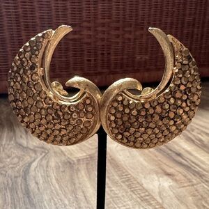 Jay Feinberg Signed Gold Tone Crescent Swirl Clip-On Earrings FLAW